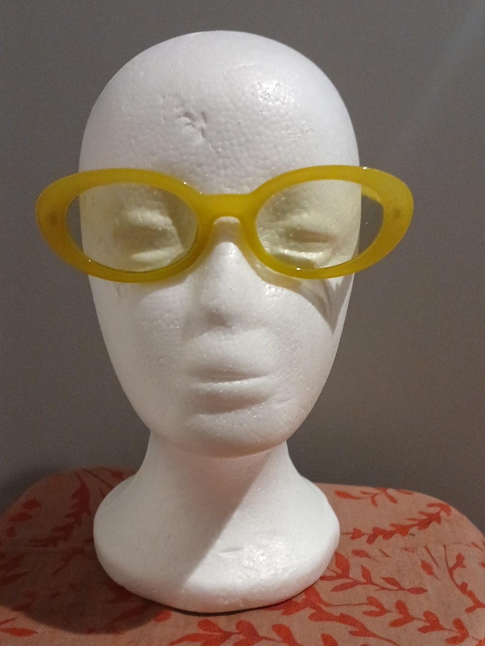 Vintage Style 90s Translucent Yellow Oval Sunglasses Mod Retro